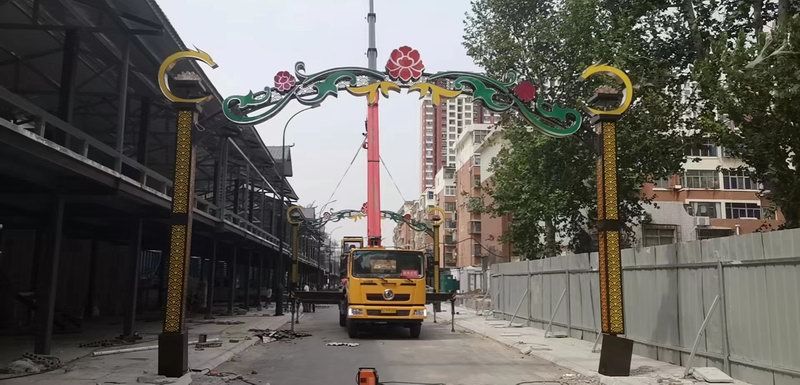 步行街發(fā)光跨街造型